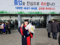 신성대 이색 졸업생 화제…서광사 주지 도신 스님 '배움의 열정'