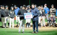 '고양-한스타 연예인 야구대회' 배우 서지석 그림같은 삼중살 만들어내