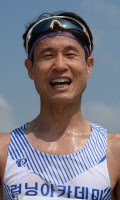 [양평 이봉주·경인일보 남한강마라톤-영광의 얼굴]남자 하프 1위 최진수