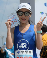 [양평 이봉주·경인일보 남한강마라톤-영광의 얼굴]여자 하프 1위 이지윤