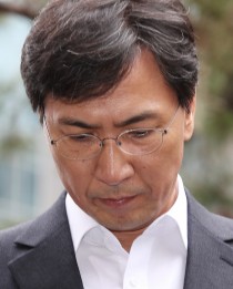 '수행비서 성폭행' 안희정, 징역 3년6개월 원심 확정
