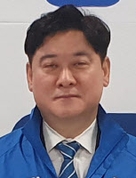 민주당 도의원들, 윤종군 지지선언… 안성시장 재선거 양강구도 '균열'