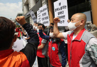 [토론합시다-아파트 경비원의 비극적 선택]경비업무만 하는 인권 보호냐… 보조업무 감내 일자리 먼저냐