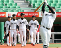 SSG 랜더스 선수단, 임시 유니폼 입고 훈련 소화