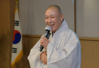 [미래사회포럼] 봉선사 주지 초격스님, "'나는 누구인가' 성찰 필요"