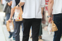 [이슈&스토리] '거리두기 4단계' 등 코로나 여파 경제계 양극화