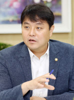 [민선 7기 수원시의회를 가다] 조석환 수원시의회 의장 "특례시 걸맞은 후속 입법활동 힘쏟을 것"