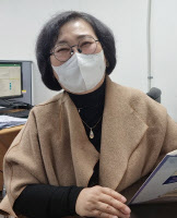 [인터뷰] 고민숙 한국장애인미술협회 회장 "장애인 작가들의 인생 이야기, 위로와 격려가 되길"