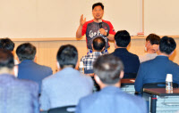 [미래사회포럼] 이만수 헐크파운데이션 이사장 강연, "역경 닥쳐도 포기하지 않으면 '인생 2막' 원동력"
