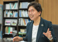 [인터뷰…공감] '새로운 10년, 출발선에 선' 김선희 수원시정연구원장