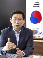 해임 불복 전 용인시정연구원장 가처분 기각… 법원마저 외면