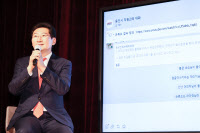 이상일 용인시장 취임 1년… 직원들 '엄지척'