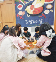 무·배추 기르고 김장 손맛 보고… 화성 효행초병설유치원 체험 실시