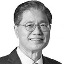 [춘추칼럼] 새해의 결심, '큰 바위 얼굴' 닮아가기