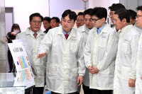 한국나노기술원 찾은 한동훈, 떴다하면 '구름인파'