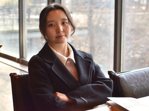 [인터뷰] 황윤정 작가 “글 쓰는 나와 생활하는 나, 공존이 ‘갈래의 미학’이죠”