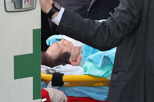 “상태 호전” 이재명 대표, 10일 퇴원 후 자택서 치료… 당무복귀 미정