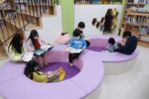 [에듀 경기] '즐겁게 변하는' 경기도 학교도서관… 스마트폰 안녕~ 책과 친구되는 아이들