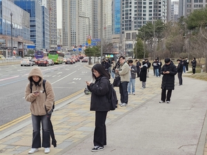‘평균연령 34.7세’ 동탄2지구의 출퇴근은 쑤시고 아프다 [전지적 유권자 시점]