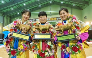평창오대산천장사씨름대회… 안산시청 이재하·김다혜 국화·무궁화장사 등극