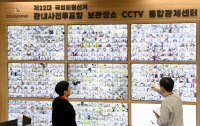 [화보] 마지막까지 매의 눈으로… 중앙선관위, 사전투표함 CCTV 확인