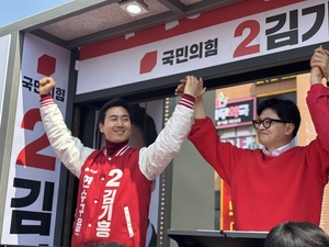 한동훈 “김기흥에게 맡겨달라”…인천 송도서 사전투표 독려