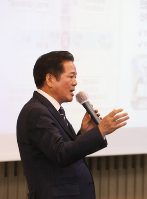 최대호 안양시장 ‘리더가 갖춰야 할 덕목과 자질’질문에 공직사회 화제