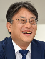 [아임 프롬 인천] 서영석 한의사 "서울 변두리 아닌 국제적 면모 갖춰가는 고향 모습 즐거워"