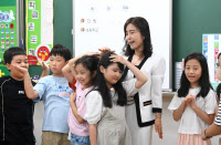 [포토] "선생님! 저 방학때 많이 컸어요"