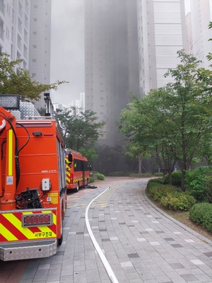 인천 아파트 지하주차장 전기차 화재 8시간 만에 완진