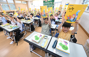 [포토] 새학기 새로운 책으로...