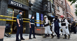 안전 못 받아낸 에어매트, 호텔서 뛰어내린 2명 숨져 논란