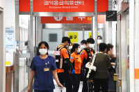 "응급실 정상"이라던 정부, 군의관 250명 긴급파견