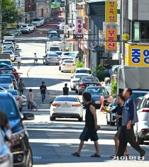 [사건사고 비하인드] 언제 차량 튀어나올지 몰라… 아찔한 이면도로