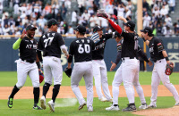 '가을마법' kt, 두산 잡고 5위팀 최초 준PO 진출