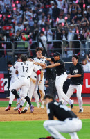 [포토] 준PO 4차전 승리 챙긴 kt