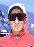 [2024 평택항마라톤-영광의 얼굴] '여자 하프 우승' 류승화 "안전관리 잘돼 안심 런"