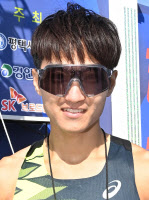 [2024 평택항마라톤-영광의 얼굴] '남자 하프 우승' 이건희 "꾸준한 노력, 1등 비결"