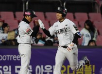 '선행의 아이콘' kt 내야수 신본기, 은퇴… 13년 선수 마침표