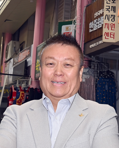 60년 흥망성쇠를 함께한 산증인
신현기 신포국제시장 상인회장