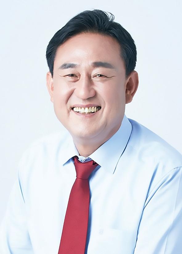 이충우