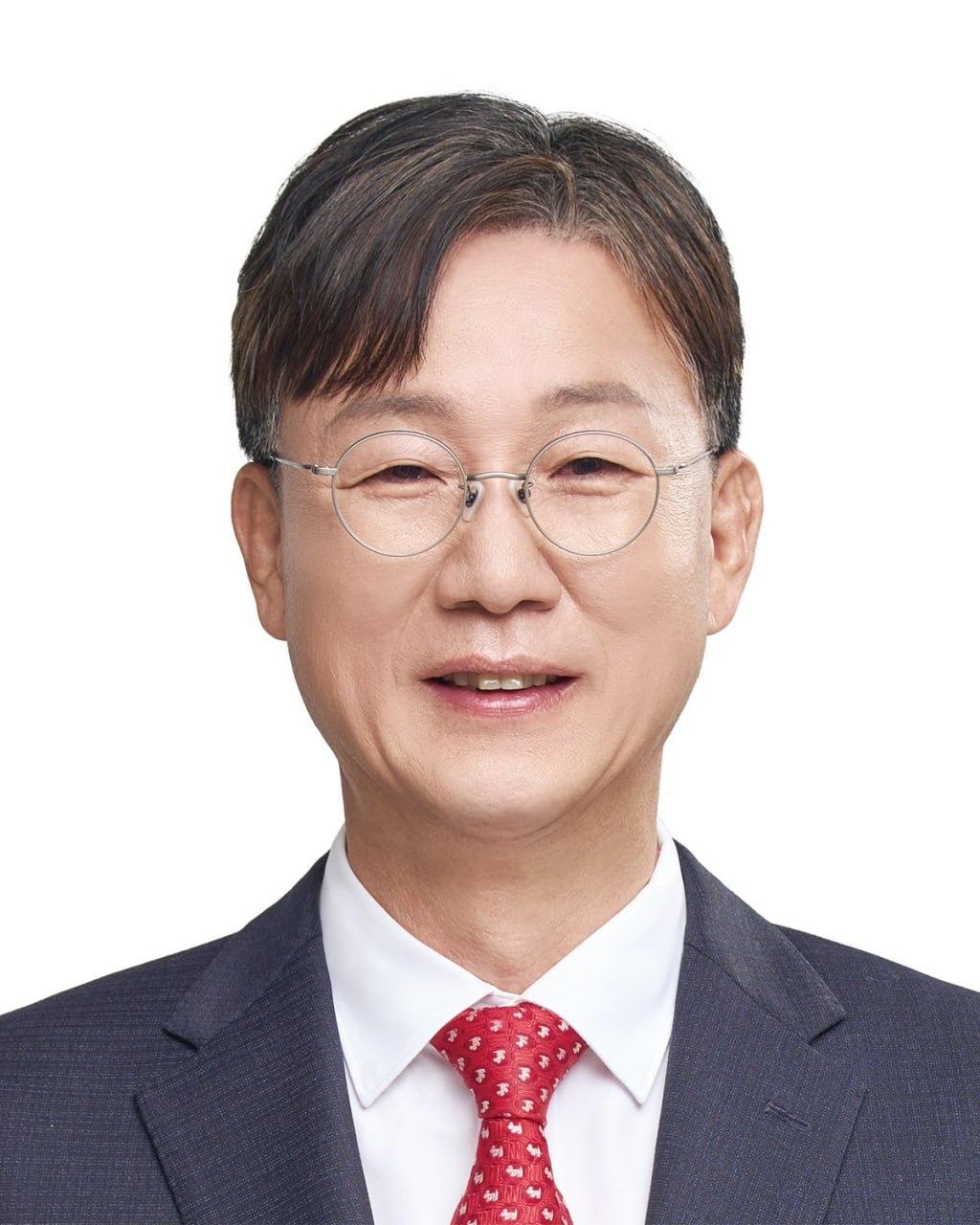 이민근