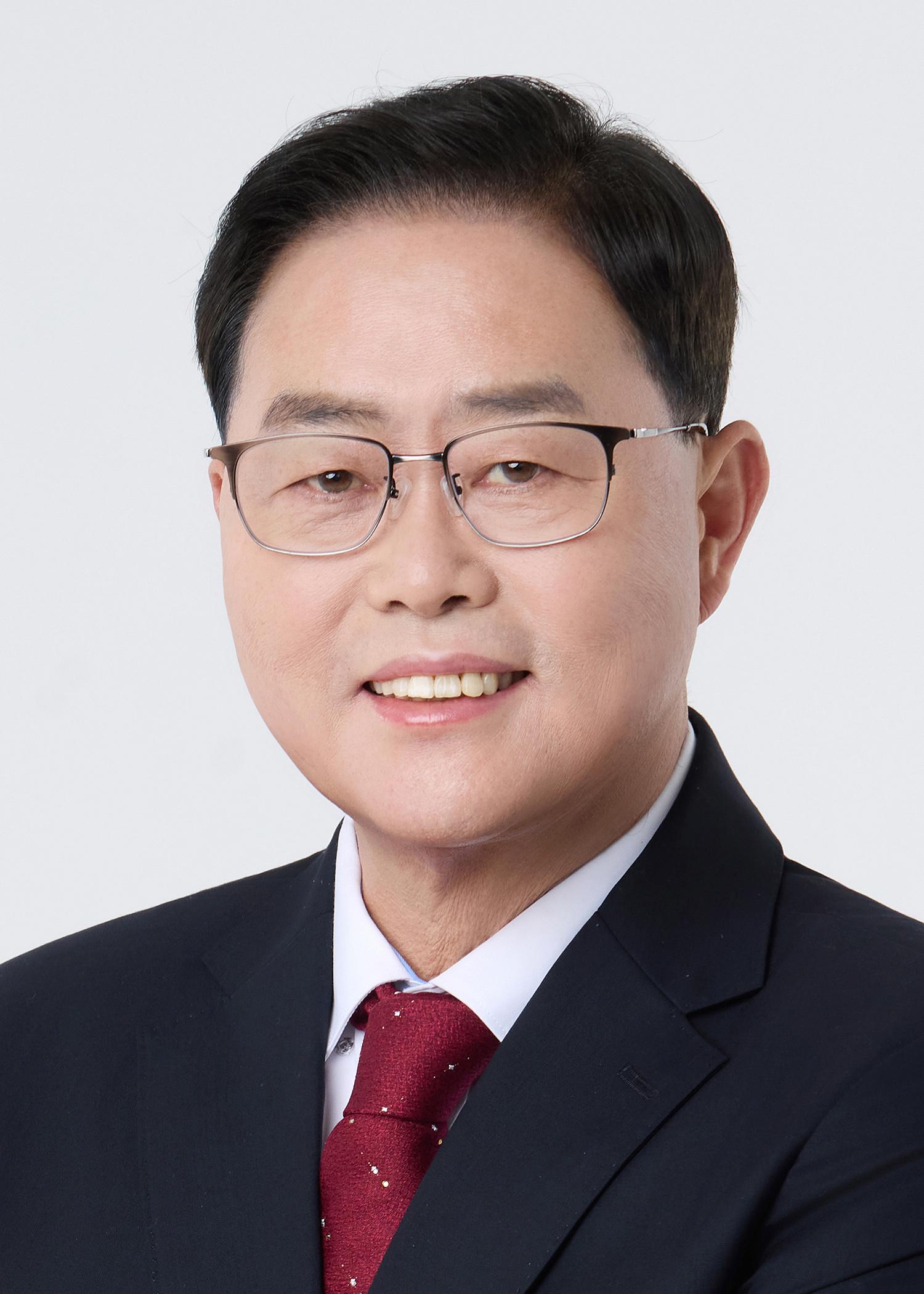 강수현